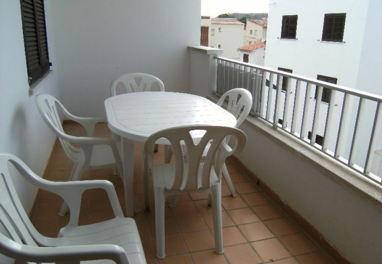Apartamento en L'Escala - APARTAMENTOS CALA MONTGO 2D