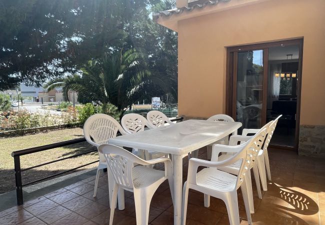 Apartament en L'Escala - MUSEU BAIXOS 4D Apartament en L'Escala - MUSEU BAIXOS 4D