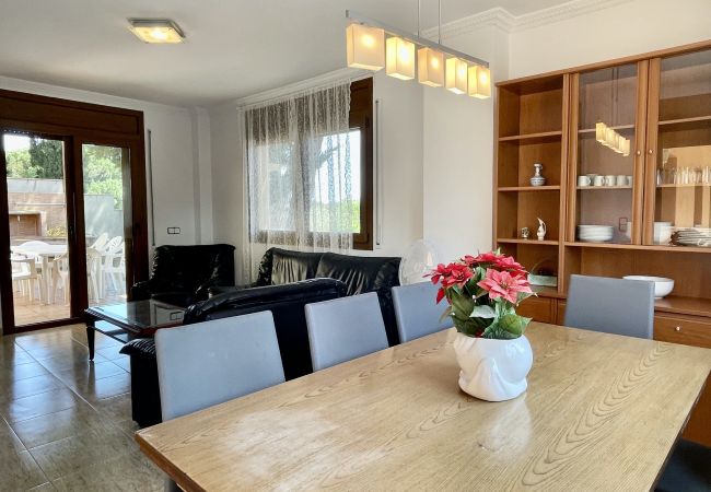 Apartament en L'Escala - MUSEU BAIXOS 4D Apartament en L'Escala - MUSEU BAIXOS 4D