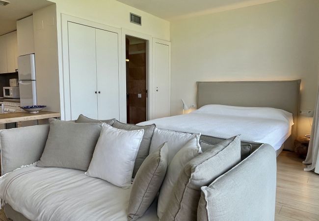 Estudi en Gualta - EMPORDA GOLF ESTUDI 4-1-3 Estudi en Gualta - EMPORDA GOLF ESTUDI 4-1-3