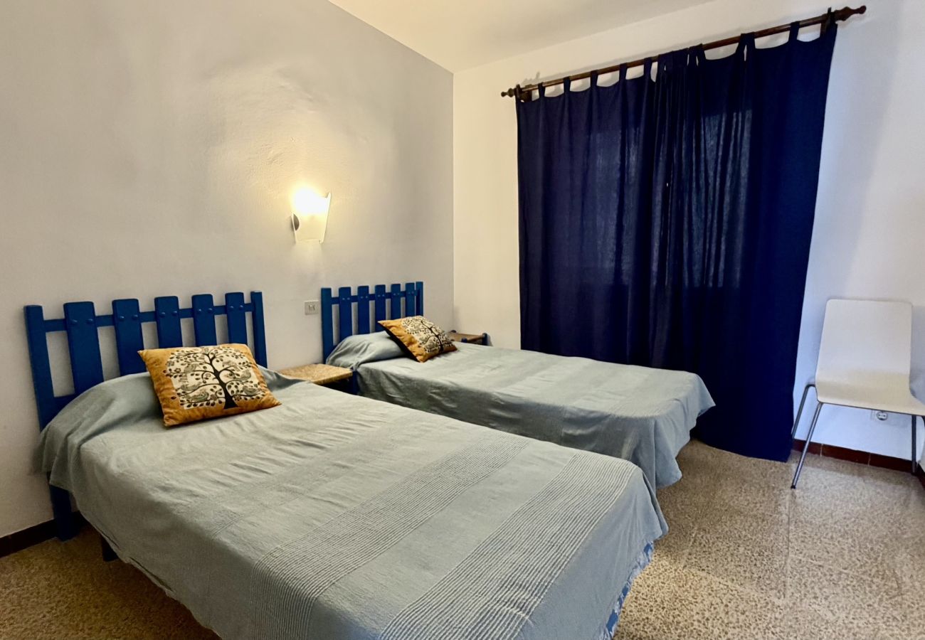 Appartement in L'Escala - APPARTEMENT ELS PESCADORS 2-1  3D