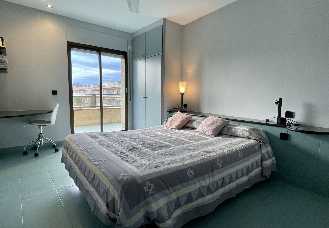 Apartment in Estartit - Beautiful apartment in front of the sea