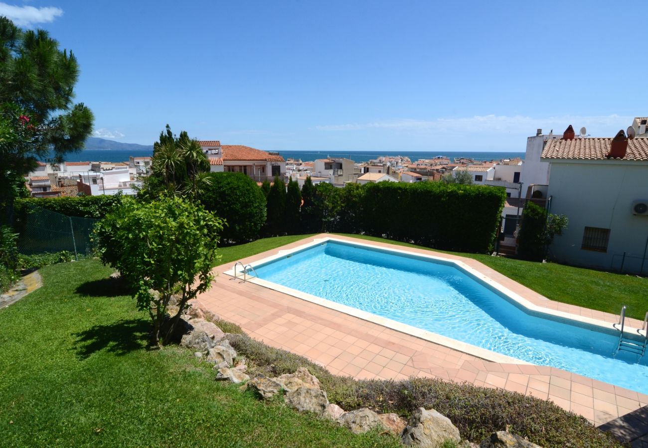 Apartment in L'Escala - PUIG PADRO 4 2-2