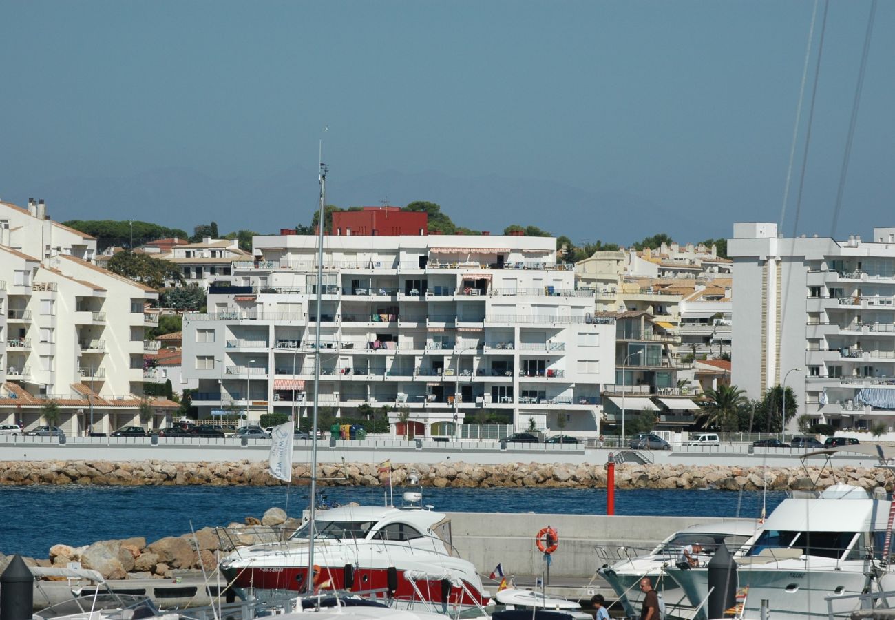 Apartment in L'Escala - APARTMENT PASSEIG DEL MAR 22 