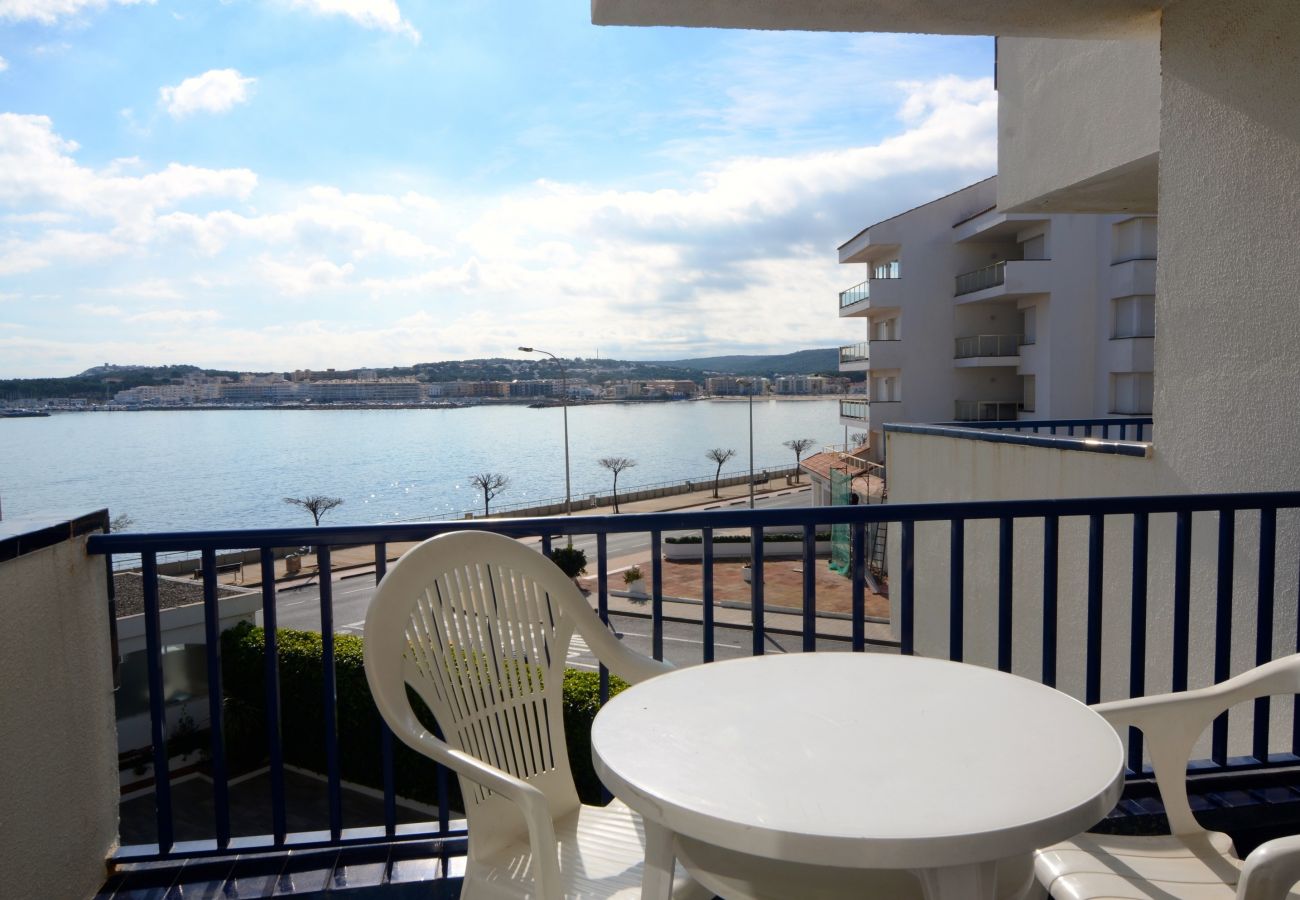 Apartment in L'Escala - APARTMENT PASSEIG DEL MAR 1D