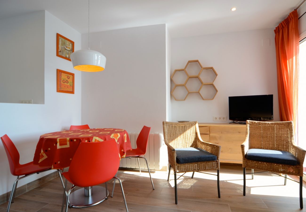 Apartment in L'Escala - APARTMENT PASSEIG DEL MAR 1D