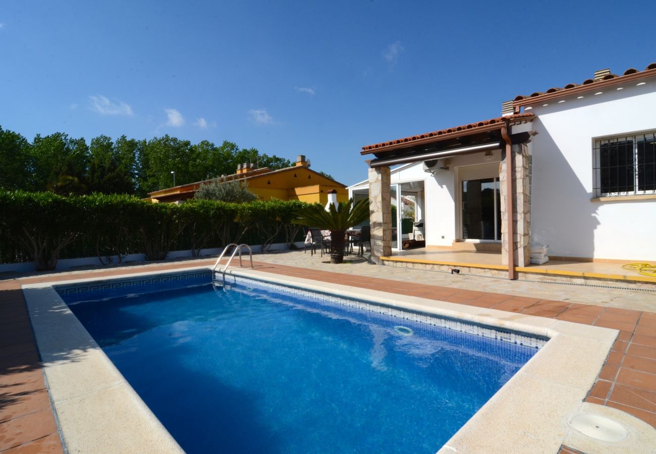 Villa in L'Escala - HOUSE PRIVATE SWIMMING POOL TERANYINA 3D