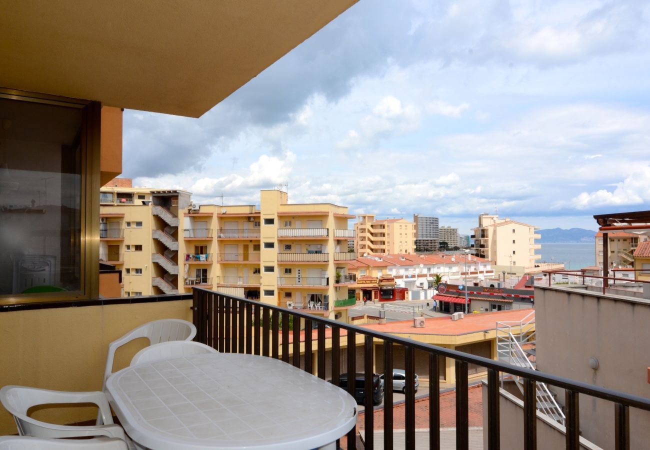 Apartment in L'Escala - MAR BLAU L'ESCALA A