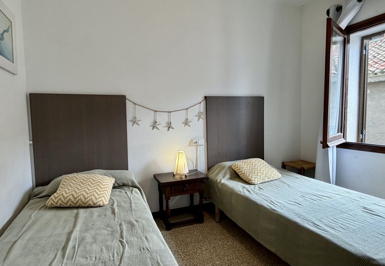 Apartment in L'Escala - APARTMENT ELS PESCADORS 2-2 3D