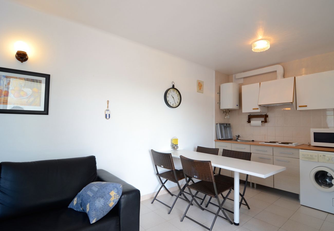 Apartment in L'Escala - CALA MONTGO 15 2D