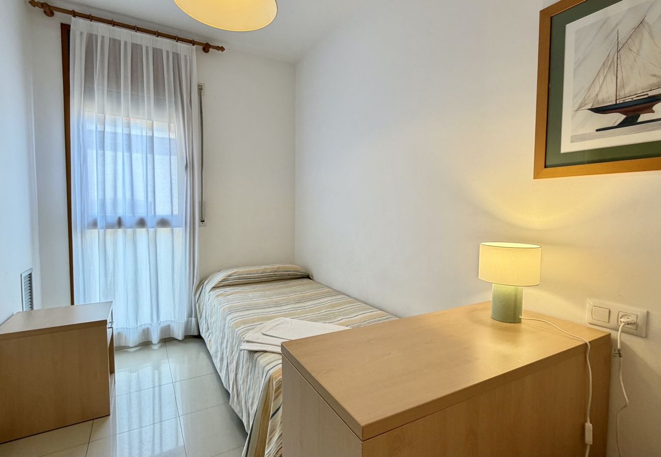 Apartment in L'Escala - MESTRAL 1-4